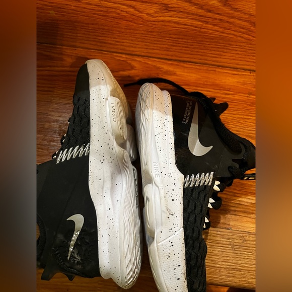 Nike Lebron James - Picture 2 of 2